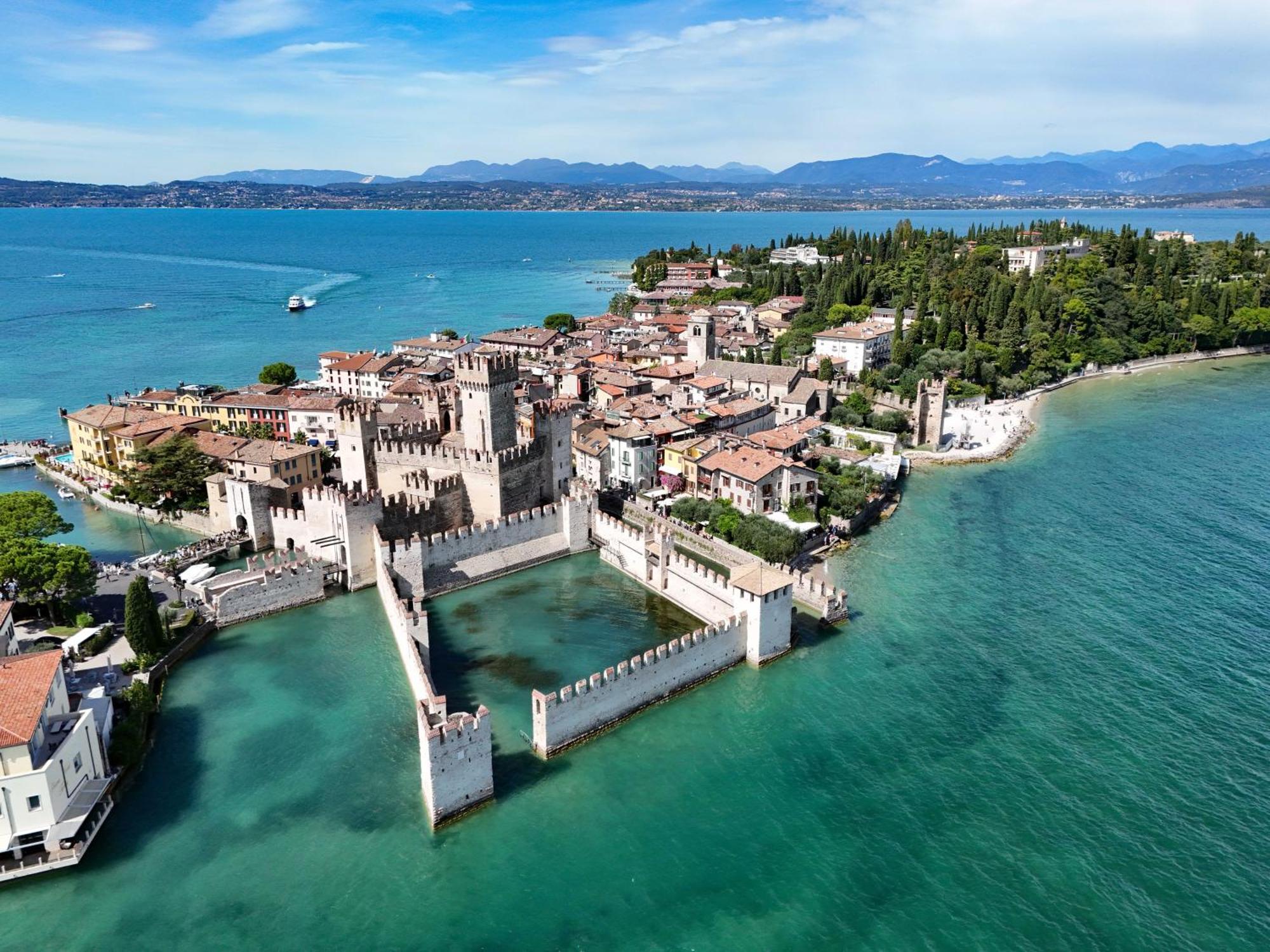Locanda Carolina Mastino Scala Sirmione Luaran gambar